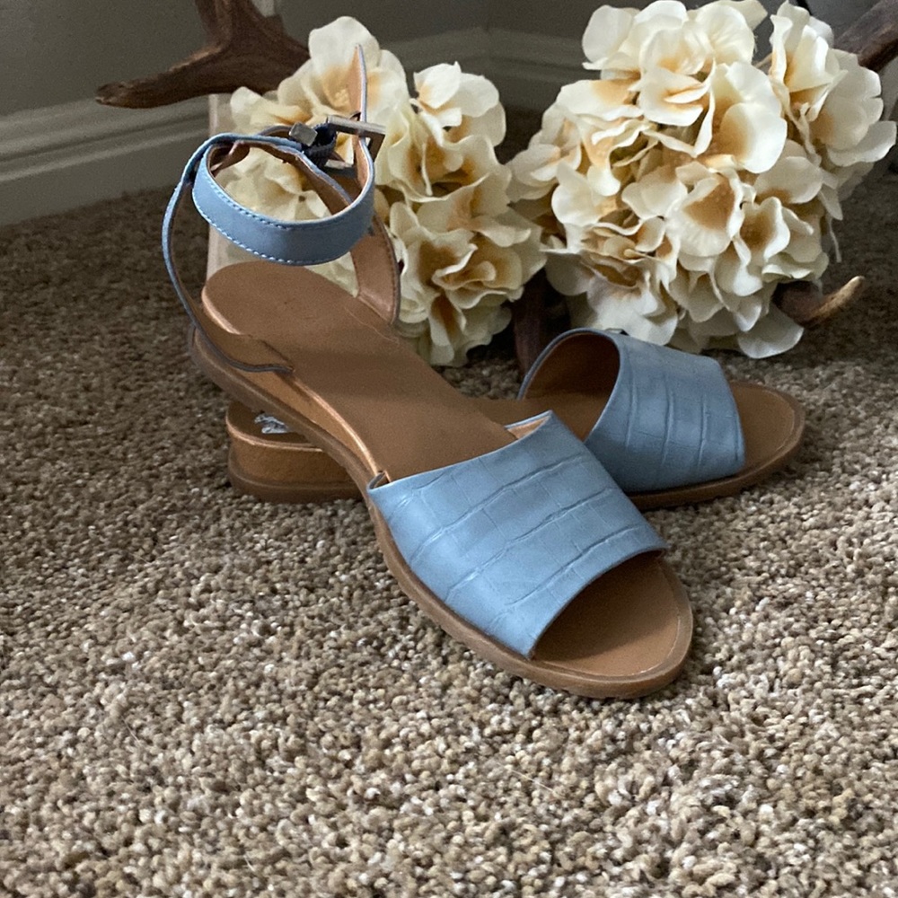 Leather sandals